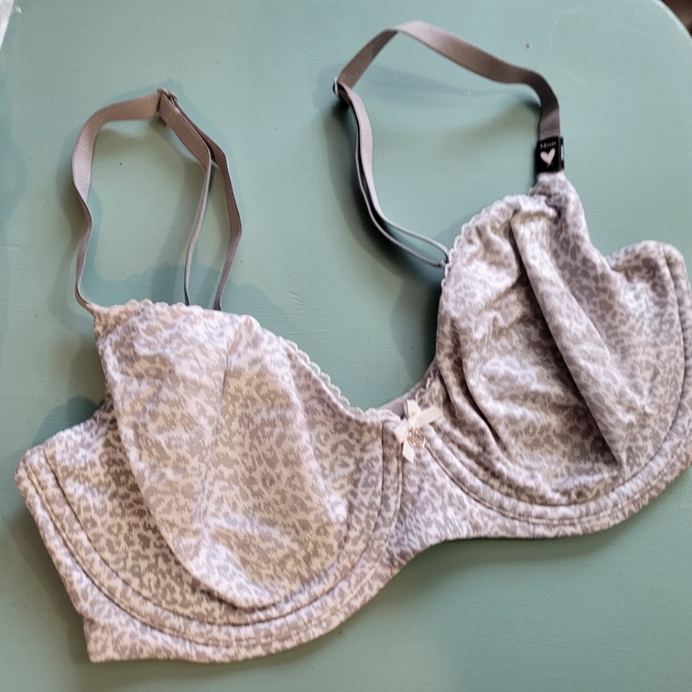 34DD body by Victoria Unlined bra